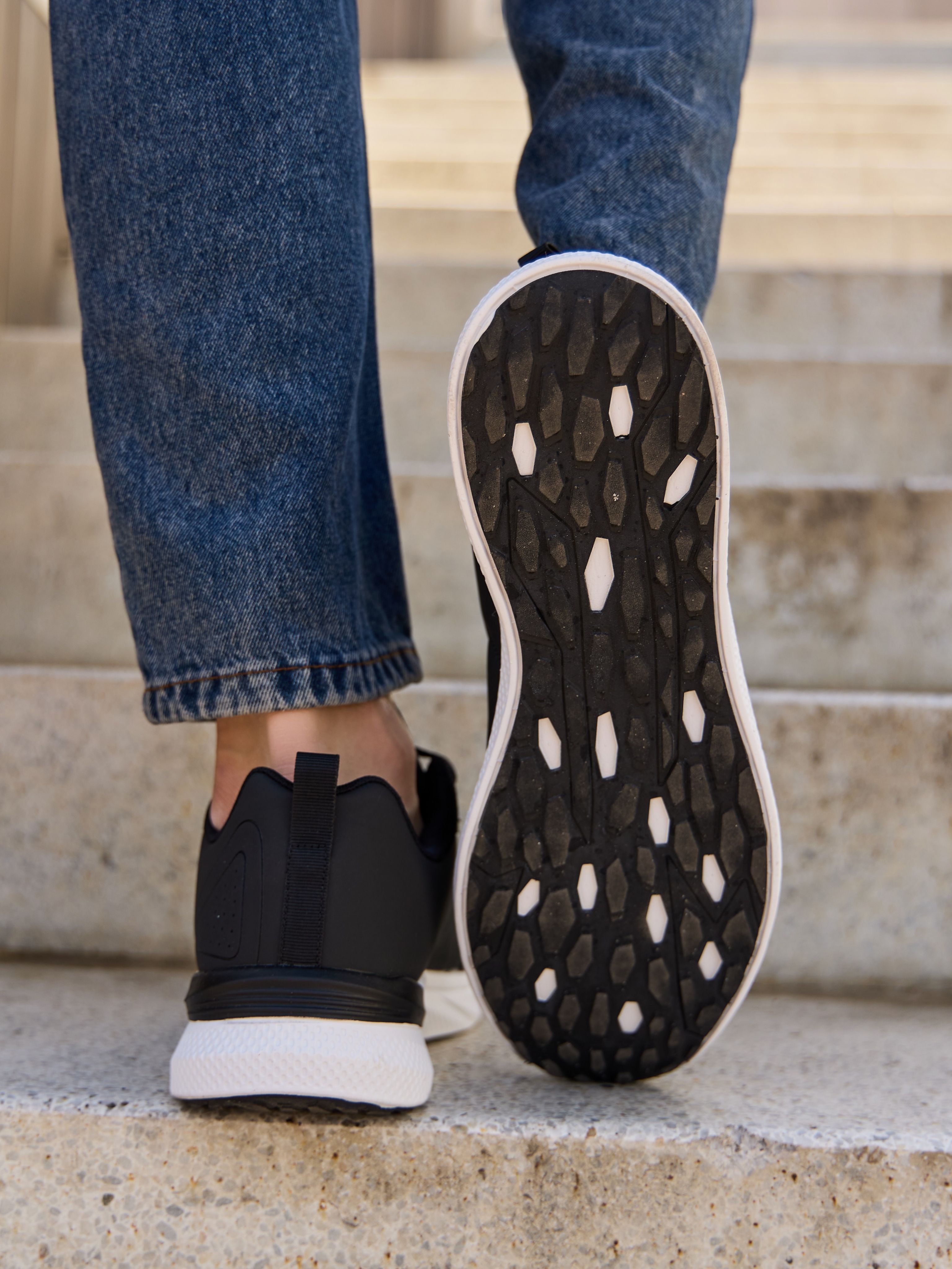 Кроссовки мужские Runners RNS-242-2924 black/dk.red