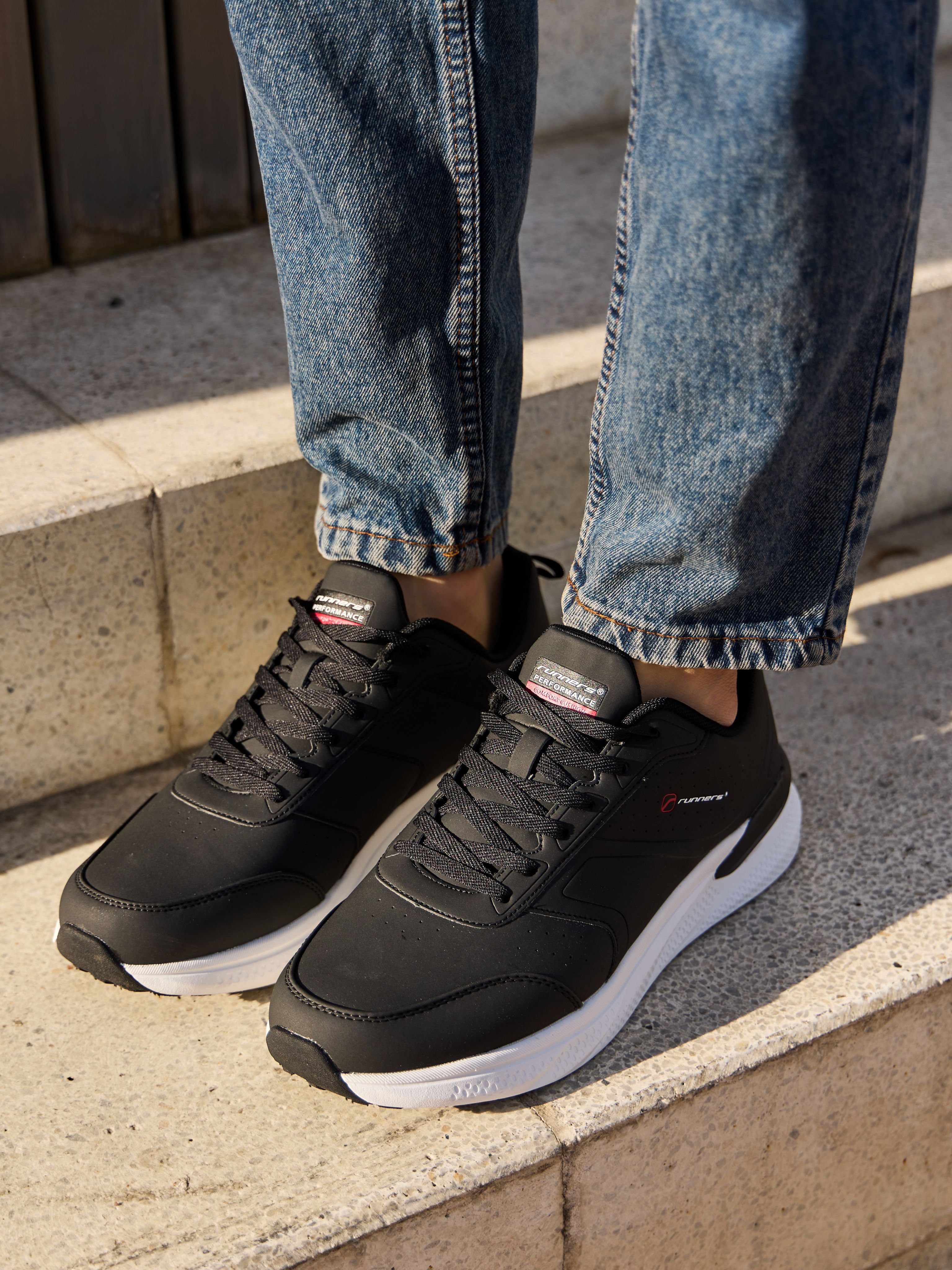 Кроссовки мужские Runners RNS-242-2924 black/dk.red