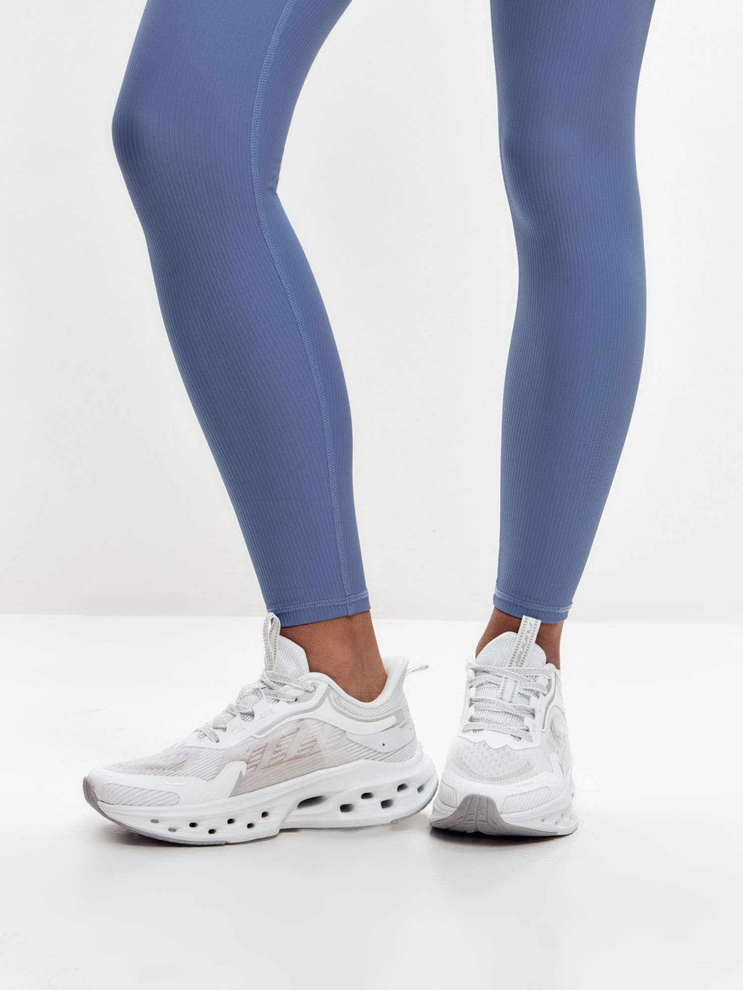 Кроссовки женские Runners RNS-251-04801 white-silver