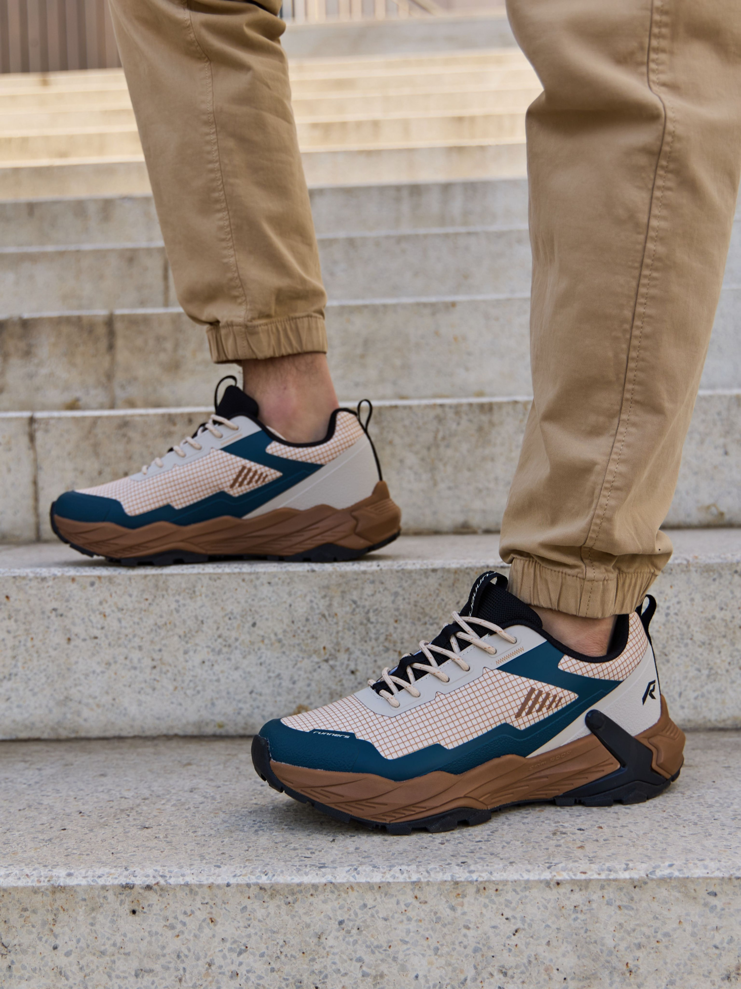 Кроссовки мужские Runners RNS-242-08383 lt.beige/blue/brown